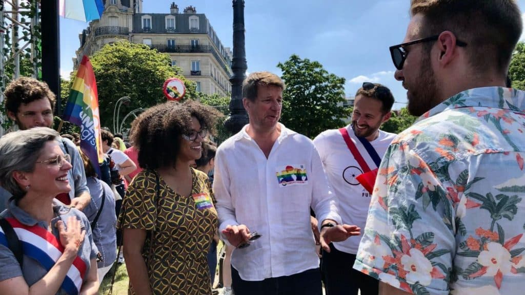 Des parlementaires, élues et militants parisiens rassemblés lors de la Pride 2023 pour la marche des fiertés parisienne.